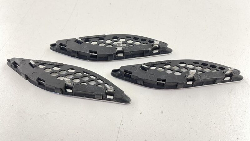 670028905 14-22 MASERATI GHIBLI RIGHT FRONT FENDER AIR VENT GRILLE COVER TRIM SET OF 3 OEM