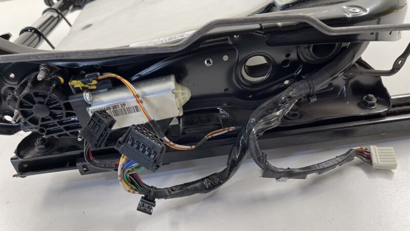 12-16 TESLA MODEL S RIGHT FRONT LOWER SEAT TRACK SEAT RAIL SEAT FRAME OEM