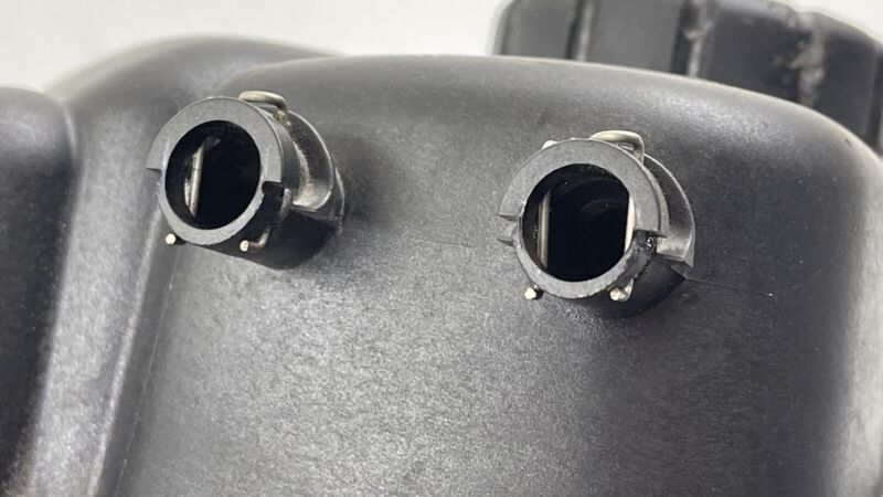 2215000349 / A2215000349 / A 221 500 03 49 0349 07-13 MERCEDES BENZ S550 W221 COOLANT RESERVOIR OVERFLOW EXPANSION BOTTL