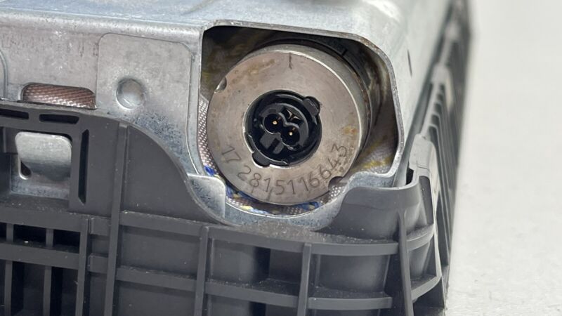8W0 880 842 D / 8W0880842D 17-20 AUDI A4 S4 A5 S5 RIGHT FRONT LOWER KNEE AIRBAG AIR BAG SRS 8W0880842D OEM