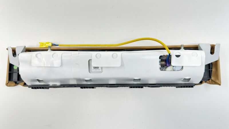 3W1 858 931 A / 3W1858931A 13-18 BENTLEY FLYING SPUR DRIVER LEFT FRONT KNEE AIRBAG AIR BAG SRS OEM