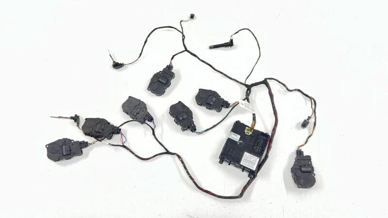 2058200183 / A2058200183 / A 205 820 01 83 0183 15-21 MERCEDES C63S W205 HVAC BOX HEATER AC FLAP MOTOR AIR MIX ACTUATOR