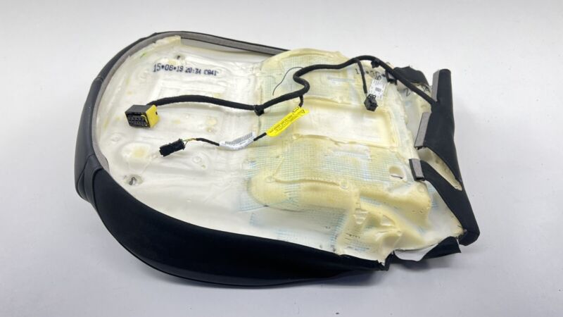 8 811 617 / 8811617 20-23 TOYOTA SUPRA PASSENGER RIGHT FRONT LOWER SEAT CUSHION COVER 9418606 OEM