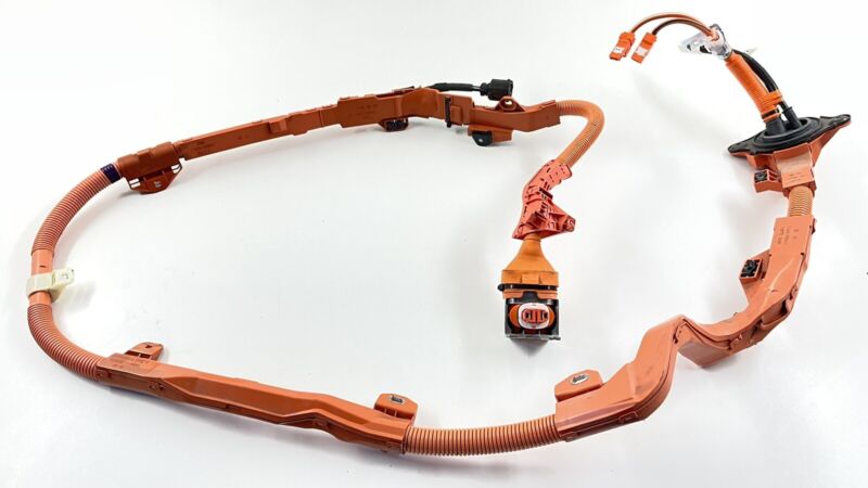 821H1-06070 / 821H1 06070 / 821H106070 19-22 LEXUS ES300H HIGH VOLTAGE BATTERY PACK WIRE HARNESS CABLE 821H1-06070 OEM