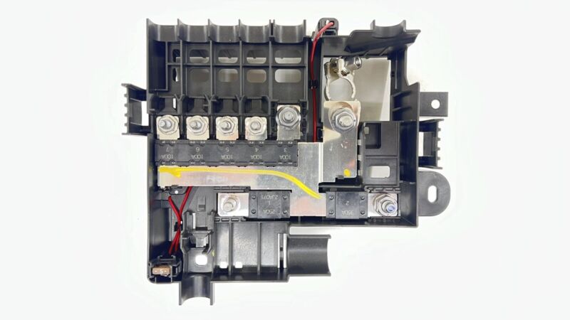 812461962 22-24 CADILLAC CT4 V BLACKWING REAR BATTERY FUSE RELAY JUNCTION BOX 84986478 OEM