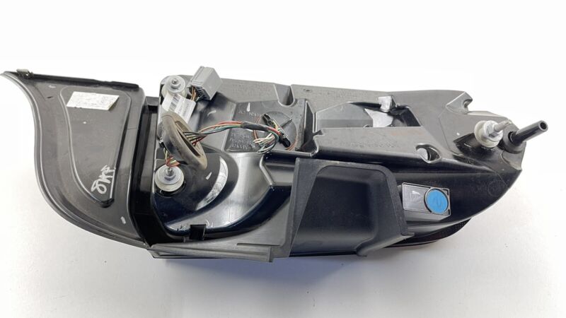 Does not apply 15-17 FORD MUSTANG GT PASSENGER RIGHT REAR TAILLIGHT TAIL LIGHT LAMP OEM