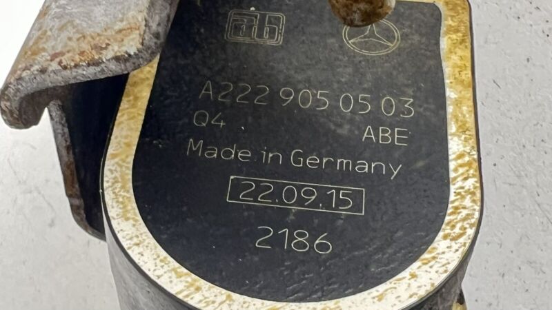 2229050503 / A2229050503 / A 222 905 05 03 0503 15-21 MERCEDES-BENZ C63S LEFT REAR HEADLIGHT SUSPENSION HEIGHT LEVEL SEN