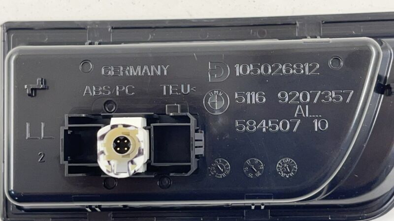 5116 9207357 / 51169207357 16-21 BMW M2 CENTER CONSOLE AUXILIARY AUX USB PLUG INPUT PORT 84109230248 OEM