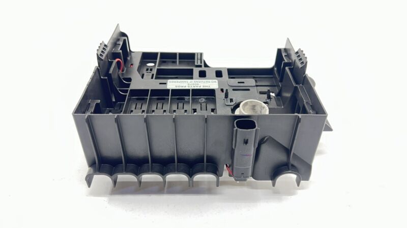 812461962 22-24 CADILLAC CT4 V BLACKWING REAR BATTERY FUSE RELAY JUNCTION BOX 84986478 OEM