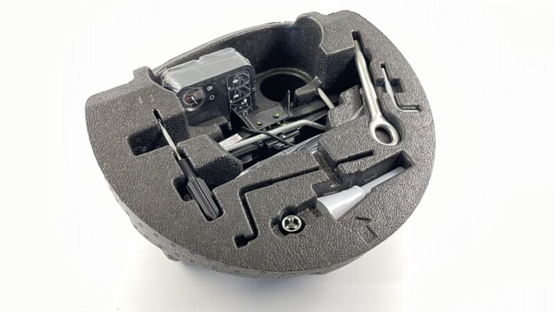 670031773 17-19 MASERATI GHIBLI EMERGENCY SPARE TIRE JACK LIFT TOOL KIT AIR TIRE PUMP OEM