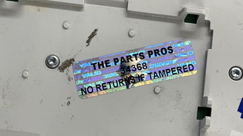2048201923 / A2048201923 / A 204 820 19 23 1923 14-17 MERCEDES BENZ E550 W207 FRONT OVERHEAD CONSOLE READING LIGHT LAMP