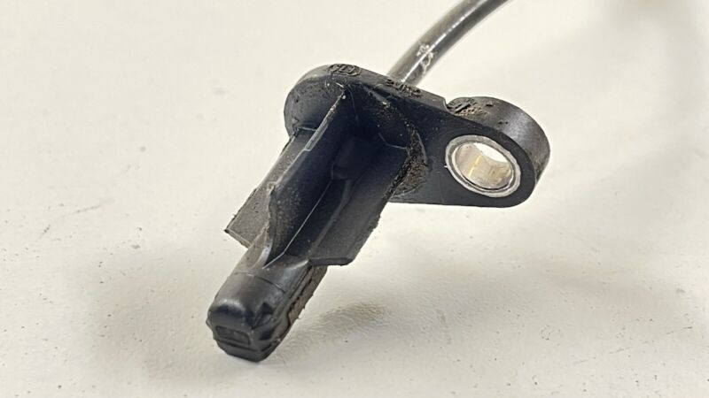 6895665 20-23 TOYOTA SUPRA LEFT OR RIGHT FRONT ABS WHEEL SPEED SENSOR 6895665 OEM