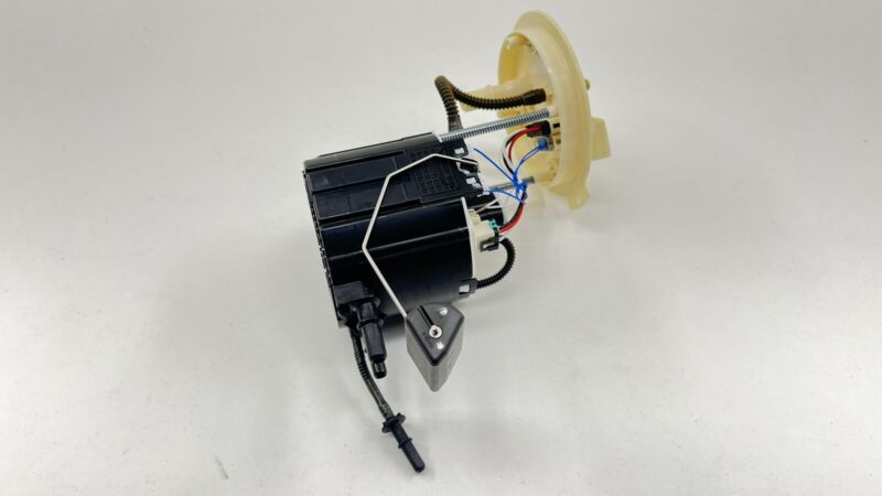 8561 7033 / 85617033 22-24 CADILLAC CT4 V BLACKWING GAS TANK FUEL PUMP SENDING UNIT 85617033 OEM