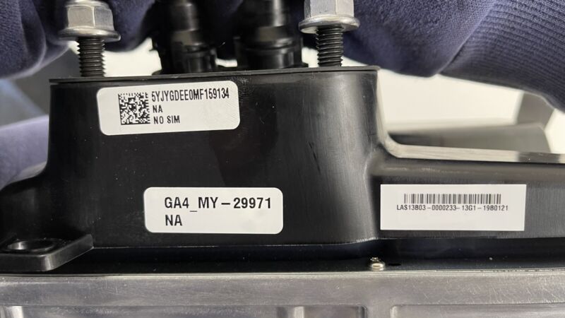 1506277 20-23 TESLA MODEL Y ENTERTAINMENT MEDIA CONTROL MODULE 1775000-90-K OEM