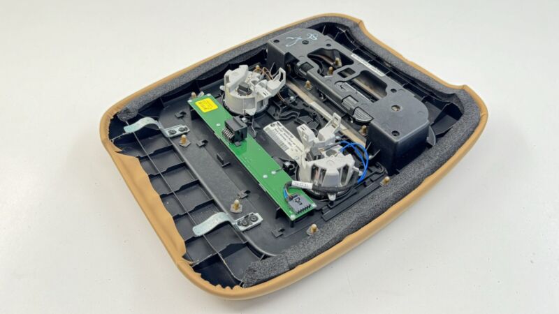 3W5 868 069 / 3W5868069 13-18 BENTLEY FLYING SPUR REAR OVERHEAD CONSOLE DOME LIGHT CONTROL PANEL OEM