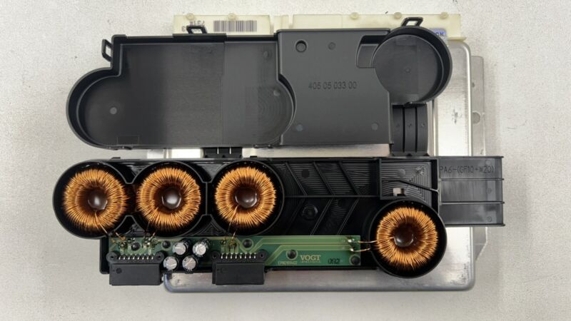 970.618.155.27 / 970 618 155 27 / 97061815527 14-16 PORSCHE PANAMERA AIR RIDE SUSPENSION MODULE AUTO LEVELING 9706181552