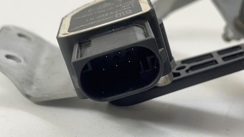 11B0761CP 15-17 MCLAREN 650S DRIVER LEFT FRONT HEADLIGHT HEIGHT LEVEL SENSOR 11M0253CP OEM