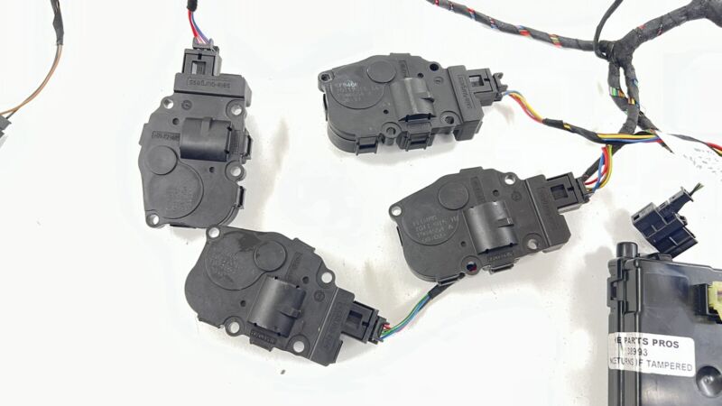 2058200183 / A2058200183 / A 205 820 01 83 0183 15-21 MERCEDES C63S W205 HVAC BOX HEATER AC FLAP MOTOR AIR MIX ACTUATOR