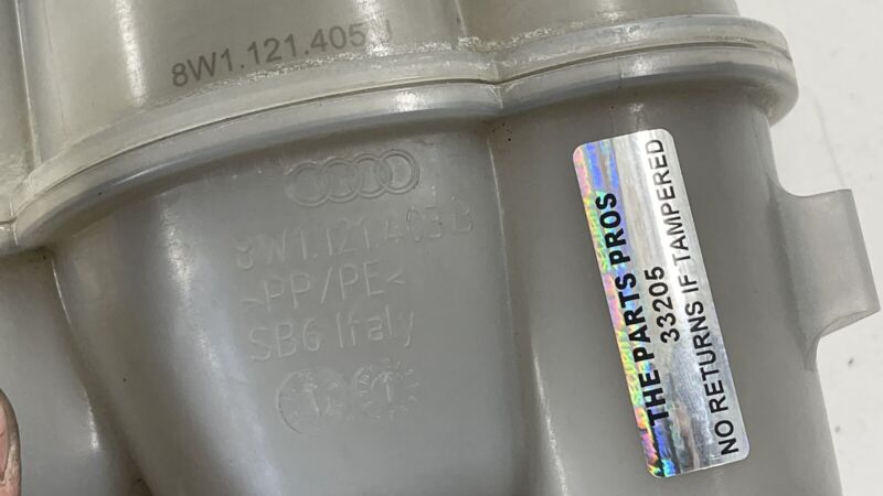 8W1 121 405 J / 8W1121405J 18-20 AUDI S4 RADIATOR COOLANT RESERVOIR TANK BOTTLE 8W1 121 403 B OEM
