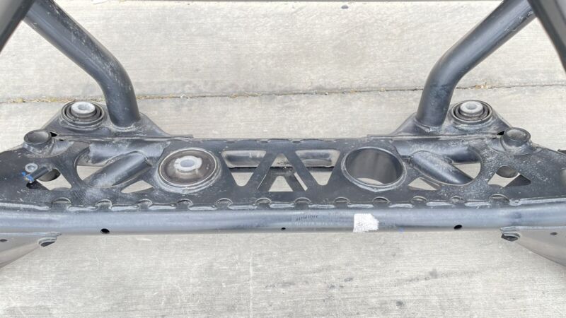 15-20 BMW M2 M3 M4 REAR SUBFRAME SUB FRAME CROSSMEMBER CRADLE OEM