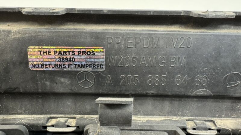 A2058856438 15-18 MERCEDES-BENZ C63S C63 AMG W205 REAR BUMPER DIFFUSER WITH EXHAUST TIPS OEM