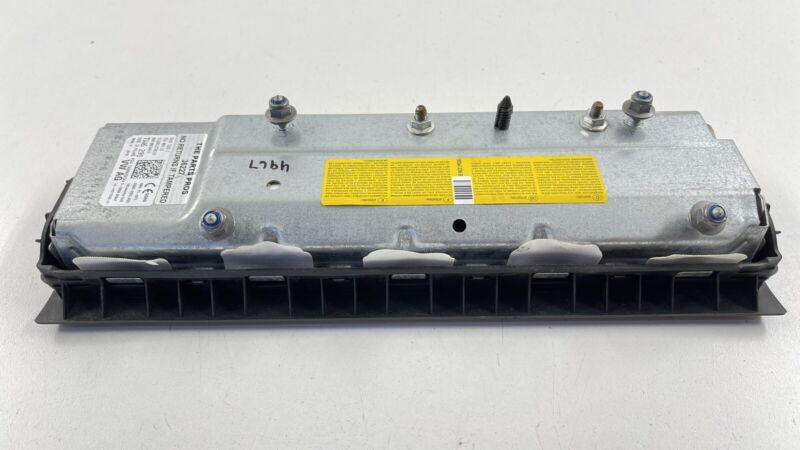 8W0 880 842 D / 8W0880842D 17-20 AUDI A4 S4 A5 S5 RIGHT FRONT LOWER KNEE AIRBAG AIR BAG SRS 8W0880842D OEM