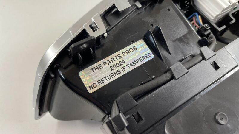 2218300954 / A2218300954 / A 221 830 09 54 0954 07-13 MERCEDES W221 S CLASS CENTER DASH AC AIR VENT GRILLE CLOCK 2218300