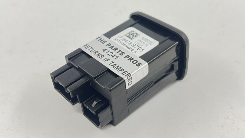 84789791 2021 CHEVROLET CAMARO ZL1 CENTER CONSOLE USB PORT W/ NAVIGATION SD CARD OEM
