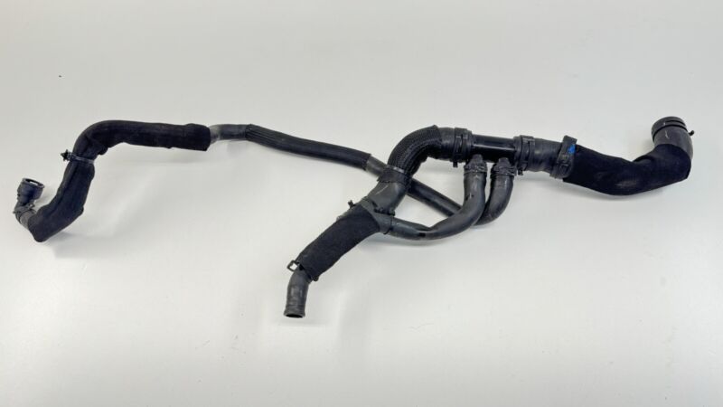 84237825 22–23 CADILLAC CT4 V BLACKWING FRONT COOLANT RADIATOR HOSE DUCT PIPE TUBE OEM