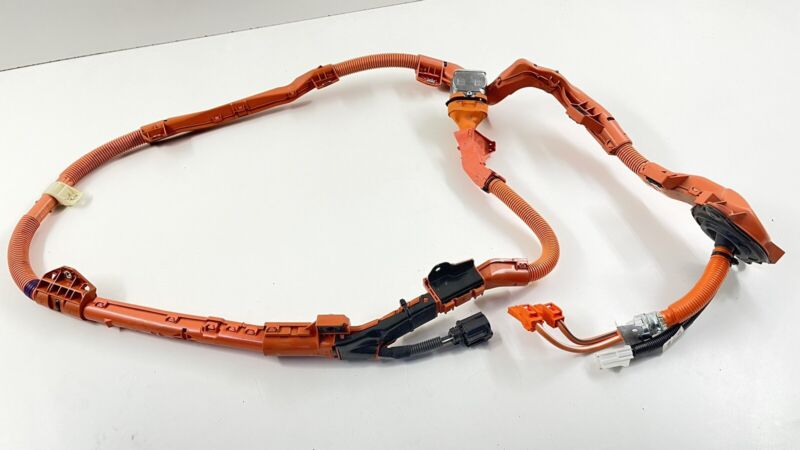 821H1-06070 / 821H1 06070 / 821H106070 19-22 LEXUS ES300H HIGH VOLTAGE BATTERY PACK WIRE HARNESS CABLE 821H1-06070 OEM