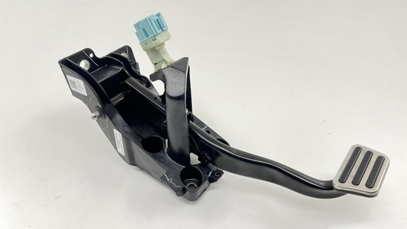FR3C-2D094-CF / FR3C 2D094 CF / FR3C2D094CF 20-22 FORD MUSTANG GT500 EMERGENCY PARKING BRAKE PEDAL FR3C-2D094-CF OEM