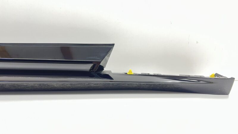8470 1044 / 84701044 16-24 CHEVROLET CAMARO ZL1 1LE RIGHT SIDE SKIRT ROCKER PANEL COVER TRIM OEM