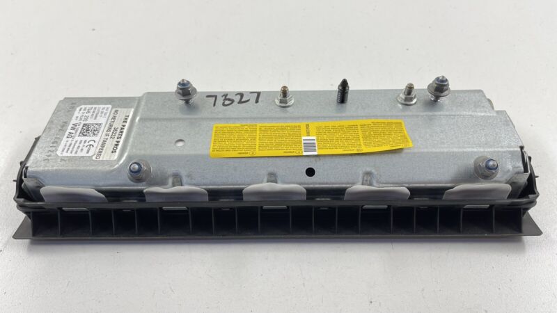 8W0 880 842 D / 8W0880842D 17-20 AUDI A4 S4 A5 S5 RIGHT FRONT LOWER KNEE AIRBAG AIR BAG SRS 8W0880842D OEM