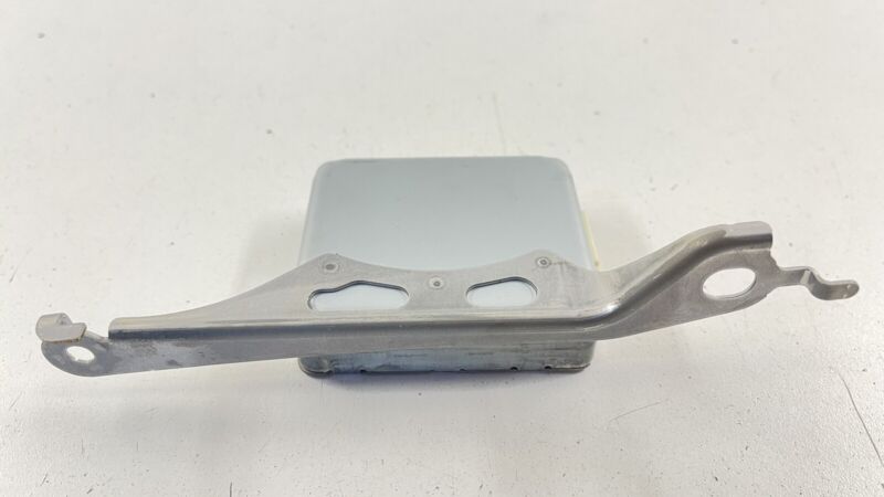 86572-33280 / 86572 33280 / 8657233280 19-22 LEXUS ES300H VEHICLE APPROACHING SPEAKER CONTROL MODULE 86572-33280 OEM
