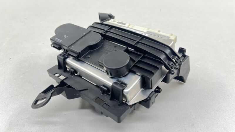 970.618.155.27 / 970 618 155 27 / 97061815527 14-16 PORSCHE PANAMERA AIR RIDE SUSPENSION MODULE AUTO LEVELING 9706181552