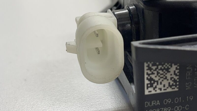 1098789-00-C / 1098789 00 C / 109878900C 17-20 TESLA MODEL 3 DRIVER LEFT FRONT HOOD FRONT LOCK ACTUATOR 1098789-00-C OEM