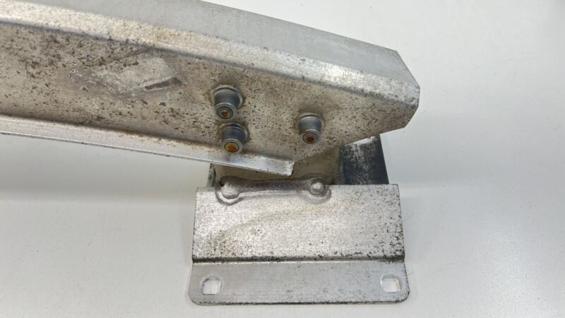4W0.807.305 / 4W0 807 305 / 4W0807305 13-18 BENTLEY FLYING SPUR REAR BUMPER REINFORCEMENT BAR IMPACT ABSORBER OEM