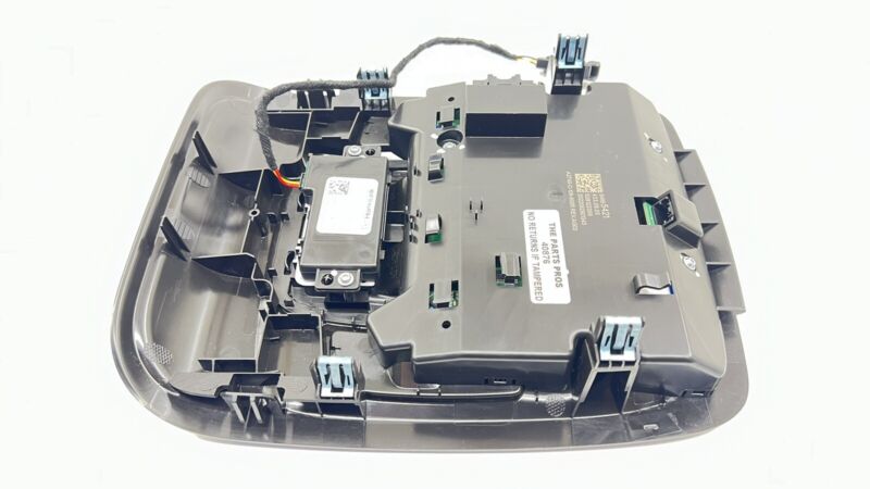 84895421 20-24 CADILLAC CT4 FRONT OVERHEAD CONSOLE LIGHT LAMP CONTROL PANEL DOME OEM