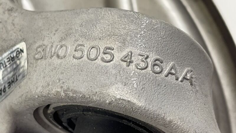 8W0 505 432 Q / 8W0505432Q 17-23 AUDI A4 S4 A5 S5 PASSENGER RIGHT REAR SPINDLE KNUCK HUB BEARING OEM