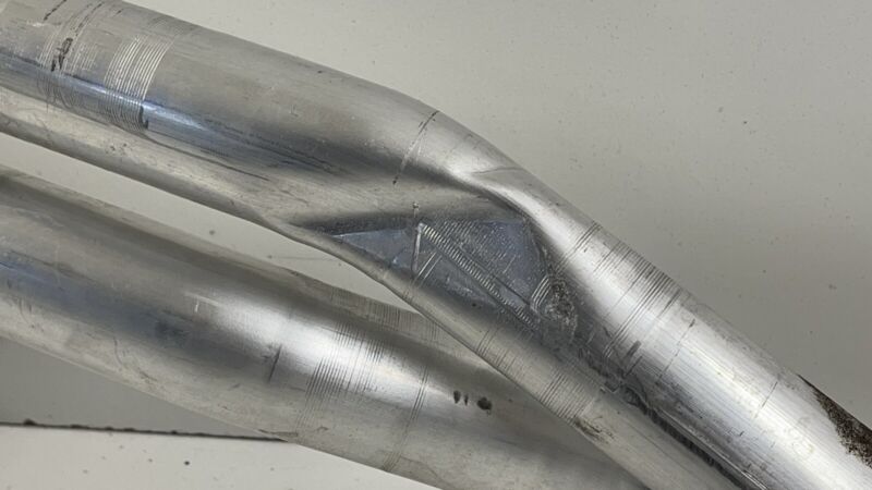 420.121.050.B / 420 121 050 B / 420121050B 08-15 AUDI R8 UNDERBODY CENTER COOLANT PIPE LINE HOSE TUBE 420 121 050 B OEM
