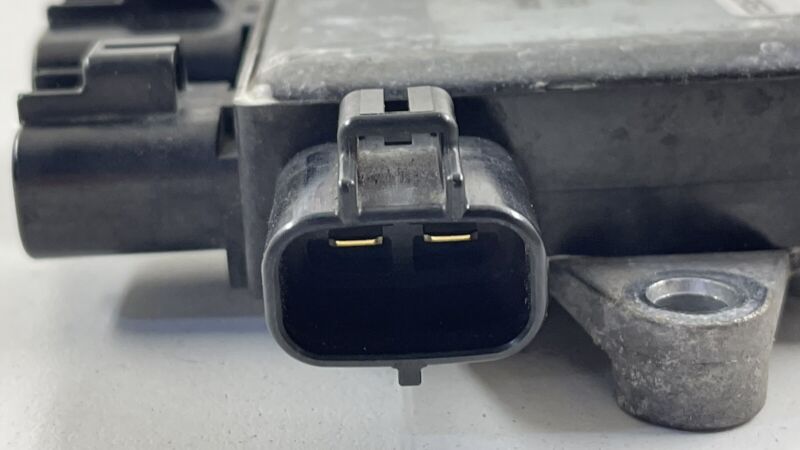 21493 B210B / 21493B210B 17-20 TESLA MODEL S RADIATOR COOLING FAN CONTROL MODULE 21493 B210B OEM