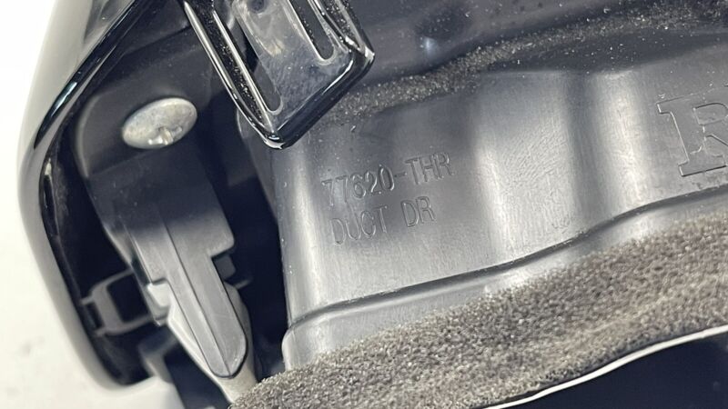 77620 THR / 77620-THR / 77620THR 18-20 HONDA ODYSSEY DRIVER LEFT FRONT DASHBOARD AIR VENT GRILLE 77620 THR OEM