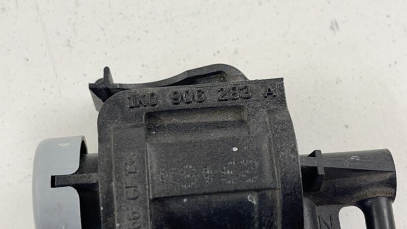 1K0.906.283.A / 1K0 906 283 A / 1K0906283A 17-22 AUDI R8 PLUS PURGE VACUUM SOLENOID VALVE 1K0 906 283 A OEM
