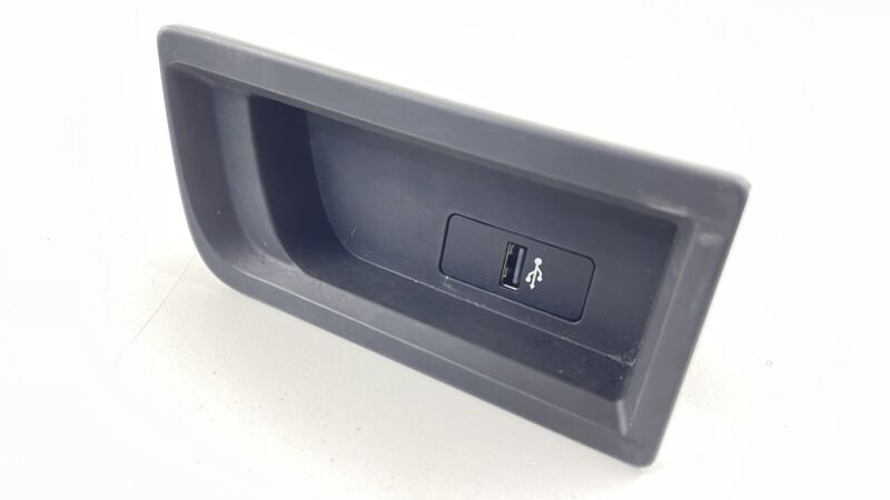 5116 9207357 / 51169207357 16-21 BMW M2 CENTER CONSOLE AUXILIARY AUX USB PLUG INPUT PORT 84109230248 OEM