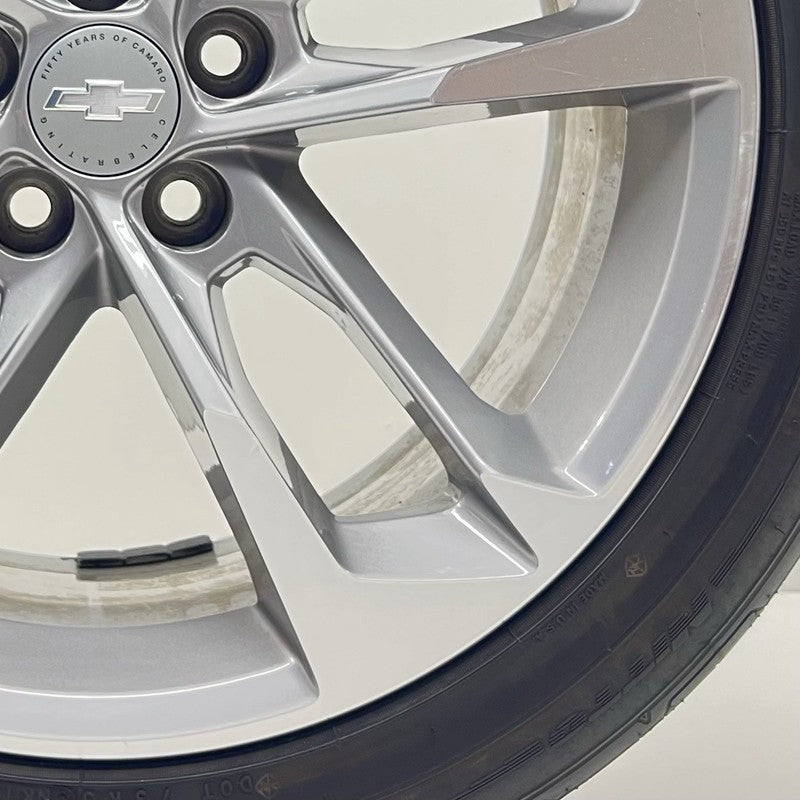 23267380 2017 CAMARO SS 50TH ANNIVERSARY FRONT WHEEL RIM W/ TIRE 20x8.5 +25 OFFSET OEM