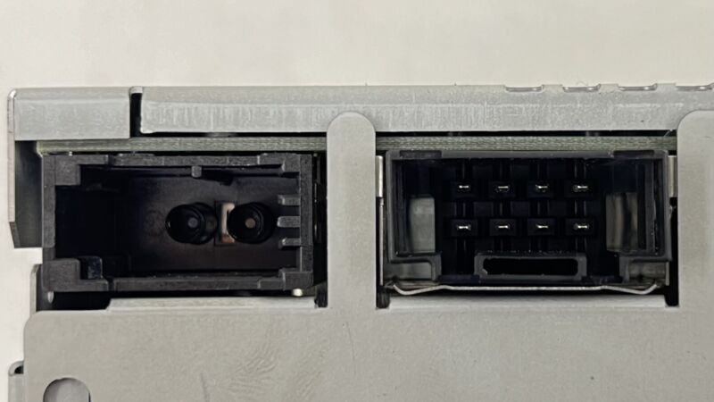 997.642.135.04 / 997 642 135 04 / 99764213504 05-12 PORSCHE 911 997 NAVIGATION NAVI DVD MAP DRIVE PLAYER 997.642.135.04