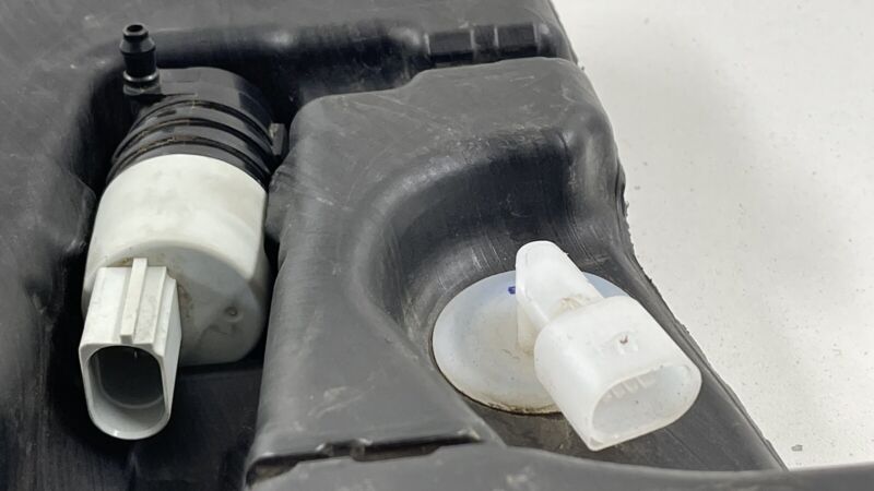 7298309 20-23 TOYOTA SUPRA WINDSHIELD WASHER RESERVOIR TANK BOTTLE 7454448 OEM