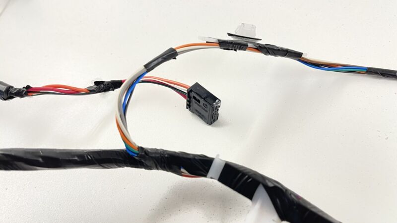 1067963-00-D / 1067963 00 D / 106796300D 17-21 TESLA MODEL 3 RIGHT FRONT DOOR WIRING WIRE HARNESS 1067963-00-D OEM