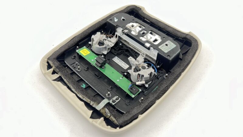 3W5 868 069 / 3W5868069 13-18 BENTLEY FLYING SPUR REAR OVERHEAD CONSOLE DOME LIGHT CONTROL PANEL OEM