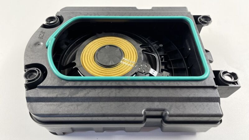 2622492 20-23 TOYOTA SUPRA LEFT OR RIGHT REAR SPEAKER SUBWOOFER SUB WOOFER 2622492 OEM